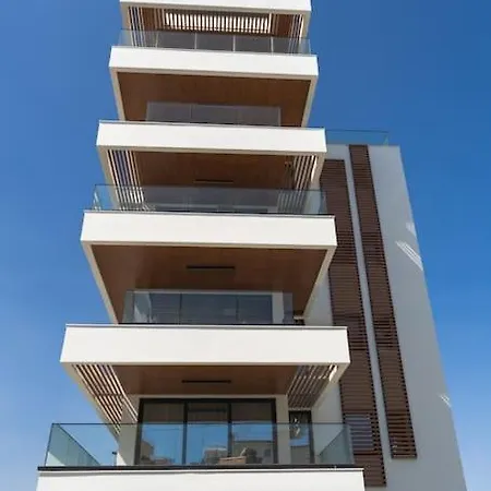 Mackenzie Sands 2 Bdr Luxe Flat Λάρνακα