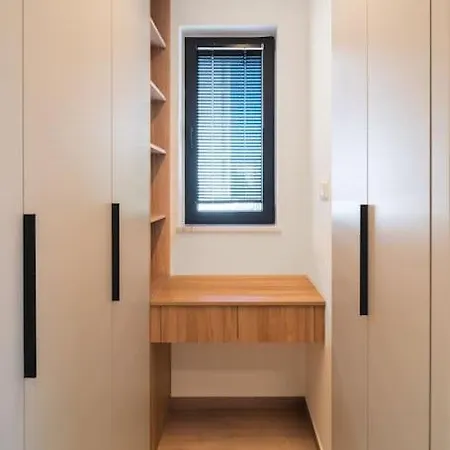 Mackenzie Sands 2 Bdr Luxe Flat Λάρνακα